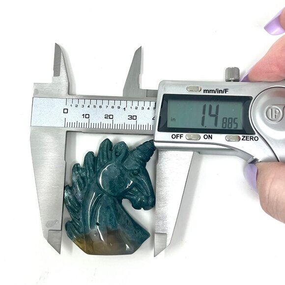 **SOLD*Green Moss Agate chalcedony unicorn carving natural healing crystal stone - Picture 8 of 9